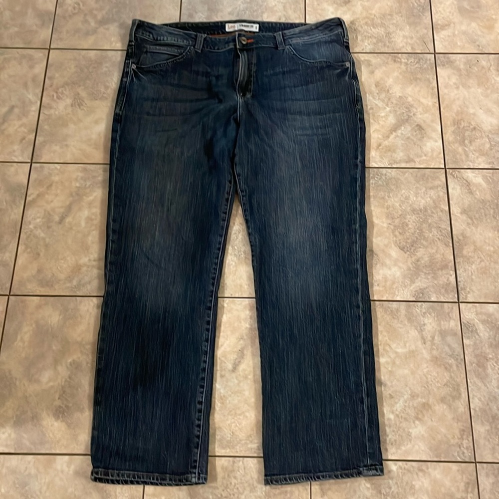 Lee Jeans size 40x30 straight leg straight fit